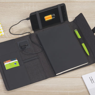 Папка А5 с беспроводным зарядным устройством 4000 mAh и блокнотом softtouch, цвет черный