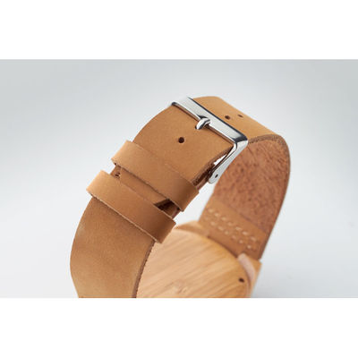 Наручные часы на кожаном ремешк