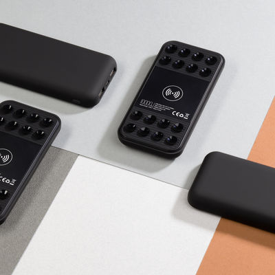 Беспроводное зарядное устройство "Sticky SOFTTOUCH", 10000 mAh с подсветкой логотипа и присосками, цвет черный