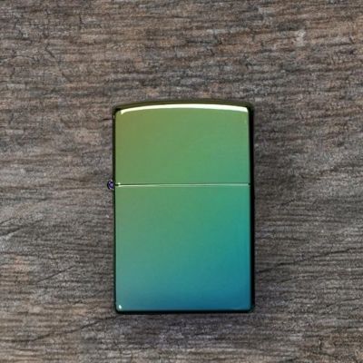 Зажигалка ZIPPO Classic с покрытием High Polish Teal, латунь/сталь, зелёная, глянцевая, 38x13x57 мм