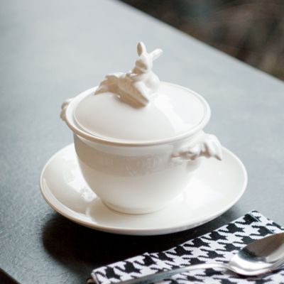 Бульонница "Кролик - Везунчик" с тарелкой, 425 мл, Белый